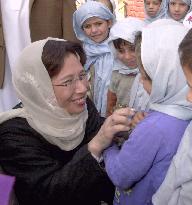 (2)Tanaka visits refugee camp in northwest Pakistan